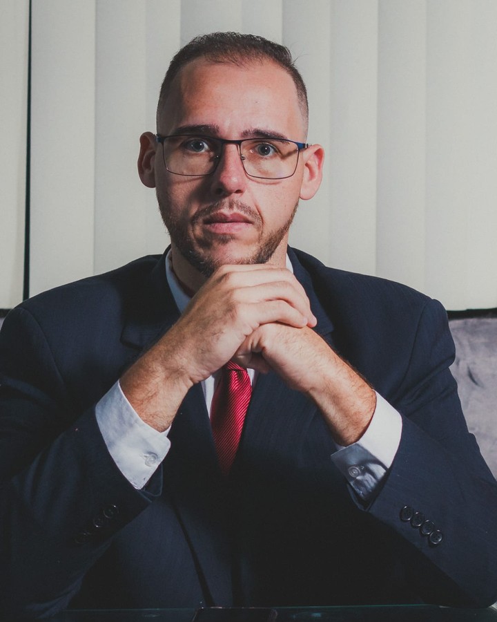 Dr. Claudemir Junior Siqueira Sala